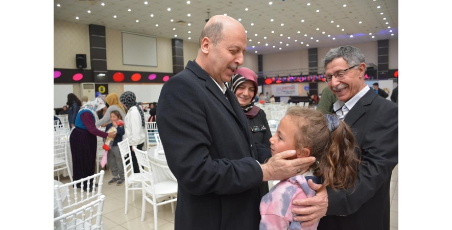 Şuhut Dosteli Yardımlaşma Derneği, Şuhut Vakfı ve Şuhut Belediyesi Tarafından Düzenlenen İftar Yemeğinde Başkan Bozkurt Halkımızla Buluştu.