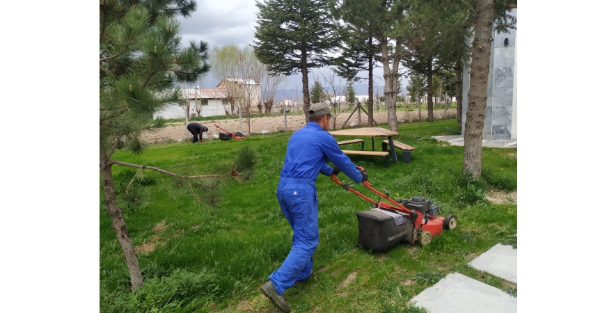 İlkbaharın gelişiyle birlikte  geniş kapsamlı bakım, onarım ve temizlik çalışmaları devam ediyor