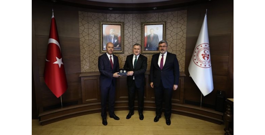 Afyonkarahisar Milletvekillerimiz Ali Özkaya ve Hasan Arslan İle Birlikte Gençlik ve Spor Bakanımız Osman Aşkın Bak'ı Ziyaret Ettik.