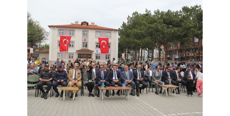 Şuhut Belediye Başkanımız Muhittin Özaşkın, 23 Nisan Kutlamalarına Katıldı.