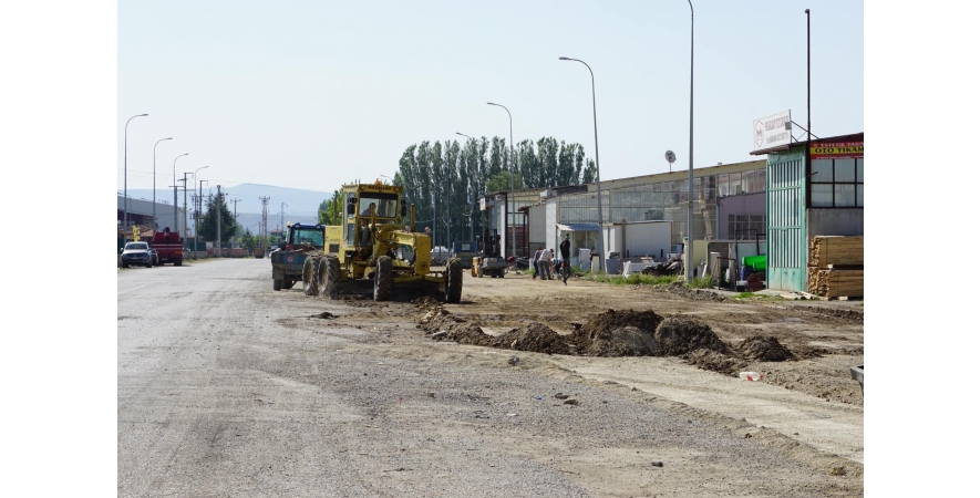 Şuhut Sanayi Sitesi Ana Caddesinde Yol Düzenleme Çalışmaları Başladı