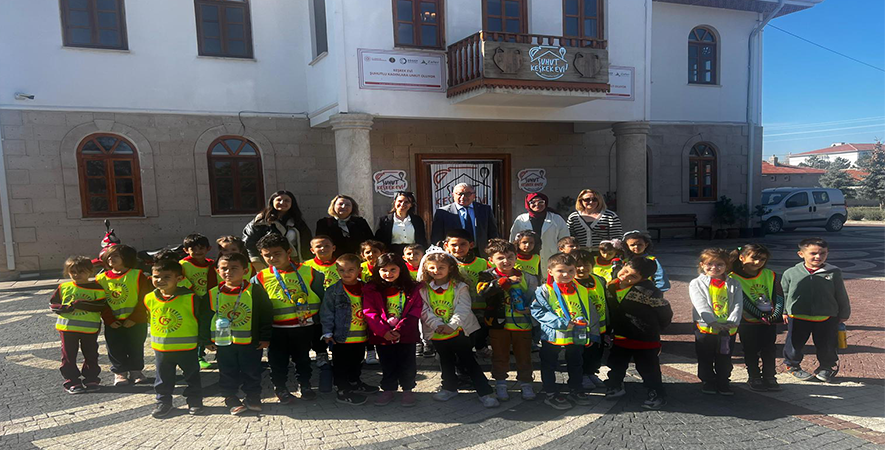 BAŞKAN ÖZAŞKIN MİNİK ÖĞRENCİLERİ KEŞKEK EVİ’NDE AĞIRLADI