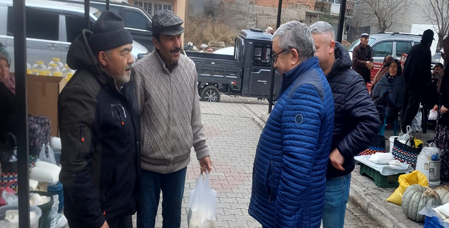 BAŞKAN ÖZAŞKIN PAZARDA TALEPLERİ DİNLEDİ