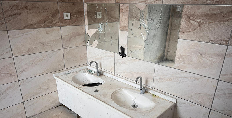 ŞUHUT ULU CAMİİ’NİN TUVALETLERİNE ZARAR VERİLDİ