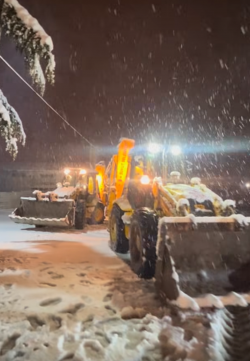 ŞUHUT BELEDİYESİ EKİPLERİNDEN KAR MESAİSİ